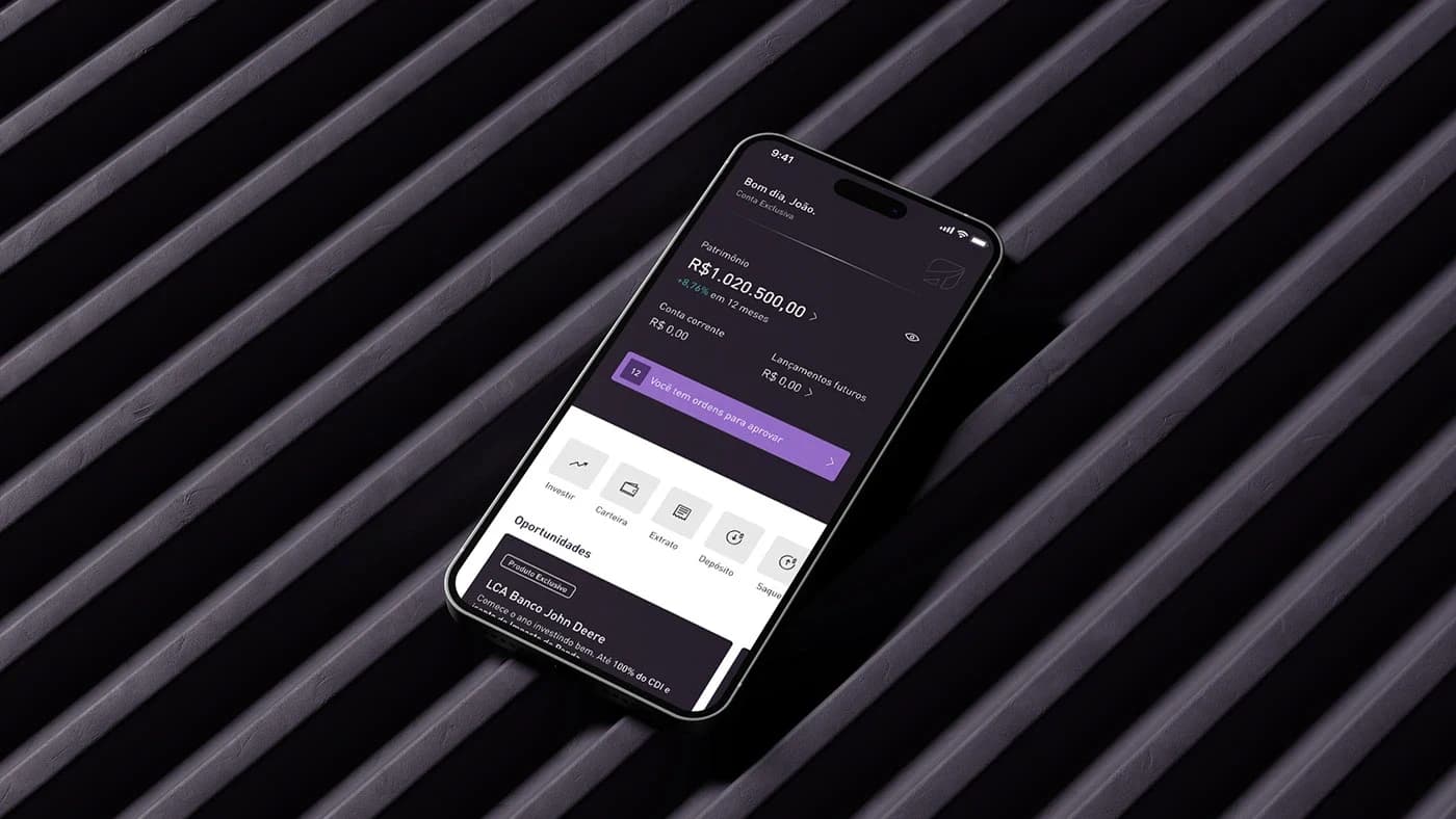 Interface do app Toro em smartphone para a campanha Cliente Exclusivo