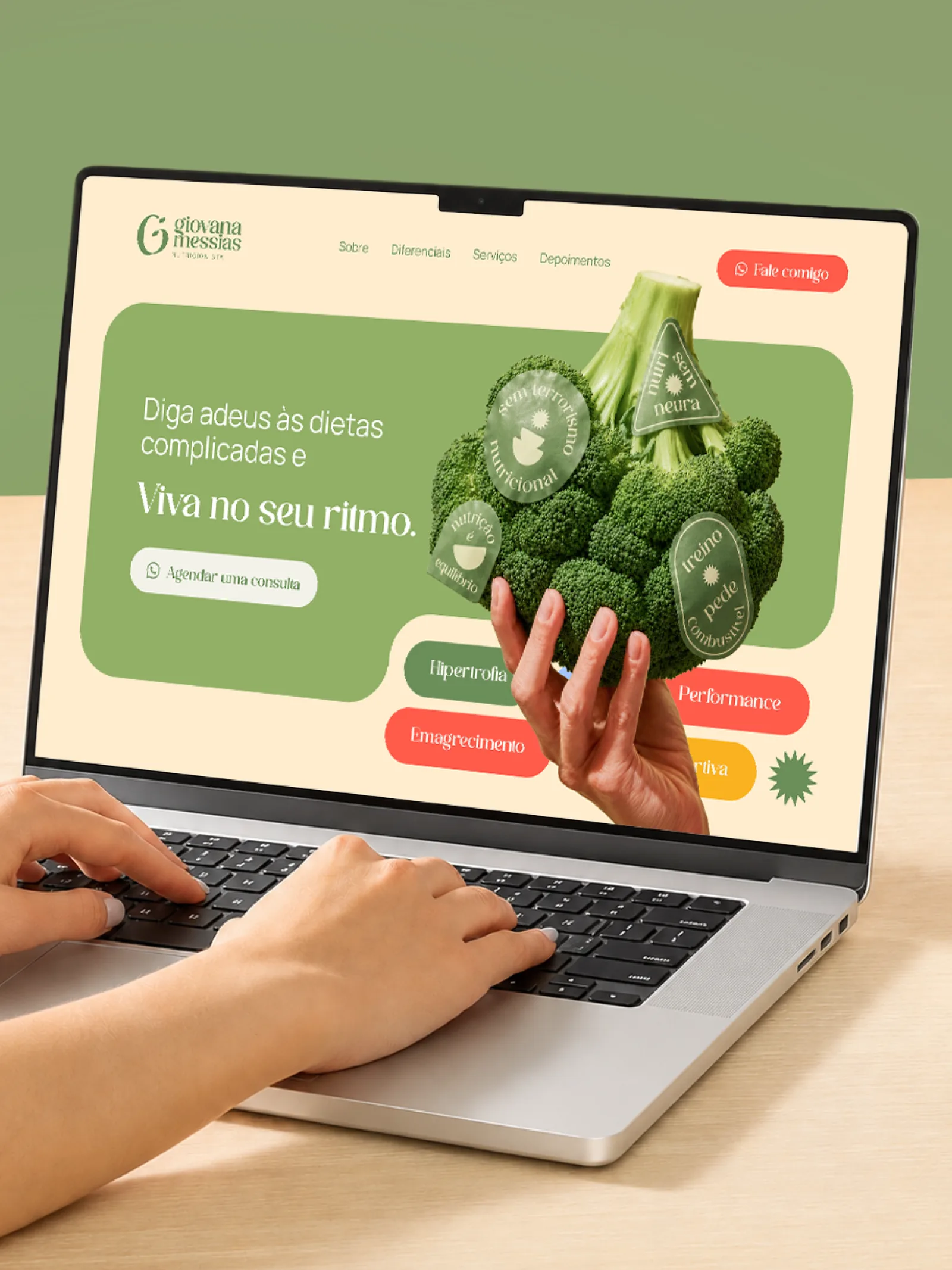 Site da Giovana Messias em mockup de laptop