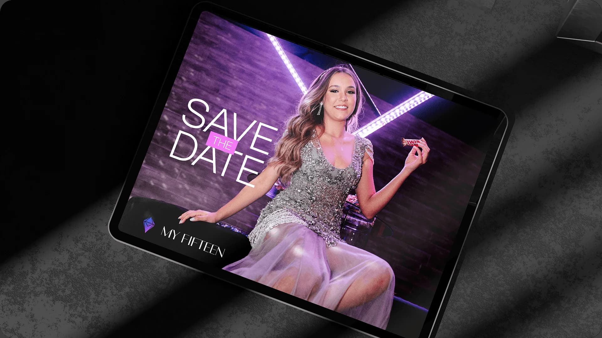 Convite digital Save the Date com a identidade My Fifteen